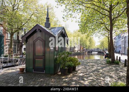 Schließen Sie das Haus des Hüters auf dem Amsterdams Verlaat in Gouda ab. Stockfoto