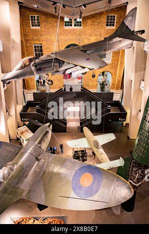 Retro-Flugzeug aus der Zeit des Zweiten Weltkriegs. Detaillierte Nahaufnahme eines legendären Kampfflugzeugs. Stockfoto