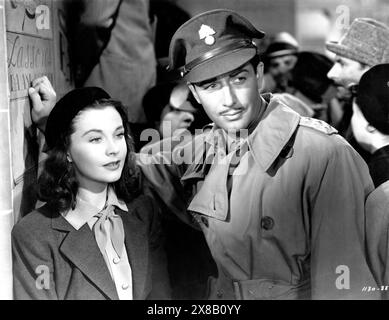 VIVIEN LEIGH und ROBERT TAYLOR in WATERLOO BRIDGE 1940 Regisseur MERVYN Leroy spielen Robert E. Sherwood Metro Goldwyn Mayer (MGM) Stockfoto