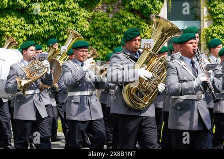 Berlin, Deutschland 24. Mai 2024: Begrüßung des Ministerpräsidenten der Republik Portugal - 24.05.2024 im Bild: Musikkorps der Bundeswehr mit Horn, Trompete und Tuba *** Berlin, Deutschland 24. Mai 2024 Begrüßung des Ministerpräsidenten der Republik Portugal 24 05 2024 Bild Copyright: XFotostandx/xReuhlx Stockfoto