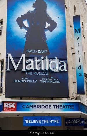 Matilda, das Musical im Cambridge Theatre, Seven Dials, Covent Garden, London, England, GROSSBRITANNIEN, GB. Stockfoto