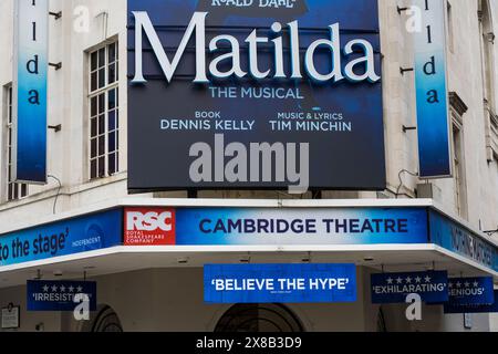 Matilda, das Musical im Cambridge Theatre, Seven Dials, Covent Garden, London, England, GROSSBRITANNIEN, GB. Stockfoto