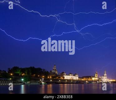 Gewitter Gewitterhimel über Dresden Dresden Dresden Sachsen Deutschland *** Gewitter Gewitter über Dresden Dresden Sachsen Deutschland Stockfoto