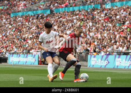 Leah Galton und Ashleigh Neville Adobe FA Women's Cup Finale, Manchester United Women gegen Tottenham Hotspur Women Wembley Stadium London UK 12. Mai 2024 Stockfoto