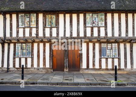 Wunderschöne Almshouses aus dem 15. Jahrhundert in der historischen Stadt Stratford-upon-Avon, Großbritannien. Stockfoto