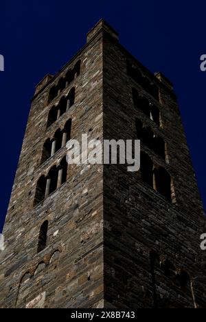 Romanische campanile, 1131 fertiggestellt, der Chiesa di Sant’Orso oder Collegiata di Sant’Orso (Stiftskirche Saint Ursus), einer Priorei- und Stiftskirche Aosta, Valle d’Aosta, Italien. Stockfoto