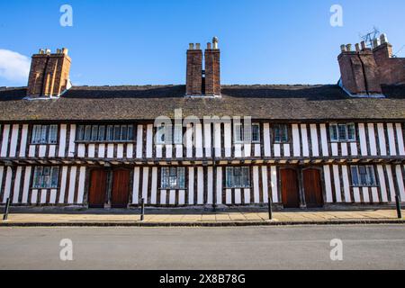 Wunderschöne Almshouses aus dem 15. Jahrhundert in der historischen Stadt Stratford-upon-Avon, Großbritannien. Stockfoto