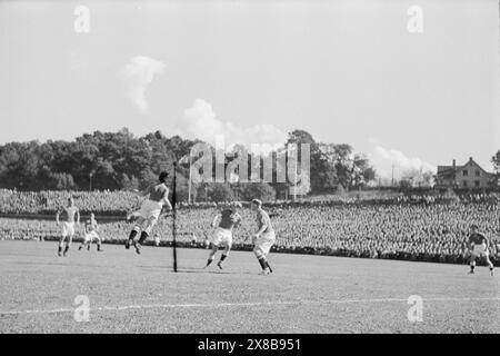 Aktuell 08–1945: Alliierter internationaler Feldzug. Fußball Norwegen - Dänemark 1:5 im Ullevaal-Stadion. Foto: Th. Skotaam und Leif Ørnelund / aktuell / NTB dieser Bildtext wird automatisch übersetzt Stockfoto