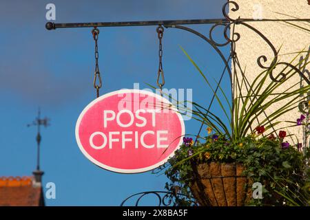 Stratford-upon-Avon, Großbritannien - 12. Februar 2024: Ein Postschild an der Henley Street in der historischen Stadt Stratford-upon-Avon, Großbritannien. Stockfoto