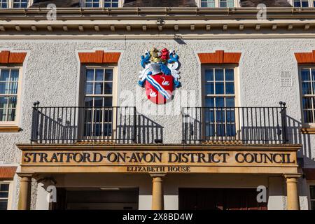 Stratford-upon-Avon, Großbritannien - 12. Februar 2024: Das Äußere des Stratford-on-Avon District Council Building befindet sich im Elizabeth House in der Church Str Stockfoto