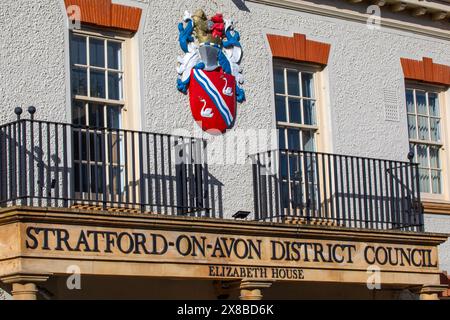 Stratford-upon-Avon, Großbritannien - 12. Februar 2024: Das Äußere des Stratford-on-Avon District Council Building befindet sich im Elizabeth House in der Church Str Stockfoto