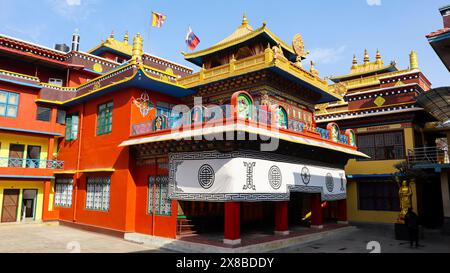 NEPAL, KATHMANDU, Dezember 2023, Tourist im Tsechen Shedup Ling Sakya Tharing Kloster Boudhanath Stupa Stockfoto