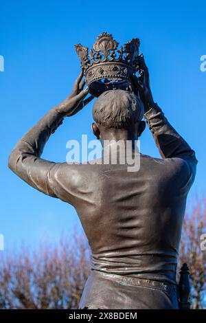 Stratford-upon-Avon, Vereinigtes Königreich - 12. Februar 2024: Prinz Hal und die königliche Krone - Teil des Gower Monuments in Stratford-upon-Avon, Vereinigtes Königreich, gewidmet William Stockfoto