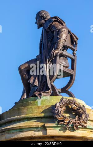 Stratford-upon-Avon, Vereinigtes Königreich - 12. Februar 2024: Eine Skulptur von William Shakespeare - Teil des Gower Monuments in Stratford-upon-Avon, Vereinigtes Königreich Stockfoto