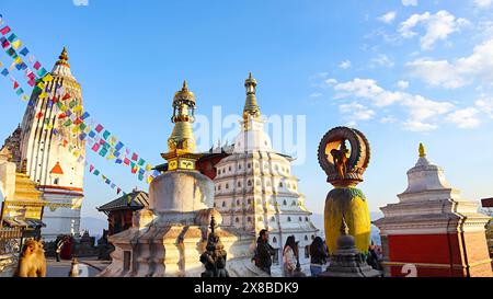 NEPAL, KATHMANDU, Dezember 2023, Tourist in Swayambhu Mahachaitya Stockfoto