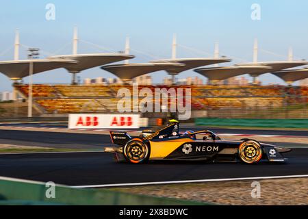 05 HUGHES Jake (gbr), NEOM McLaren Formula E Team, Nissan e-4ORCE 04, Aktion beim Shanghai ePrix 2024, 8. Treffen der ABB FIA Formel E Weltmeisterschaft 2023-24, auf dem Shanghai International Circuit vom 24. Bis 26. Mai 2024 in Shanghai, China - Foto Julien Delfosse / DPPI Stockfoto