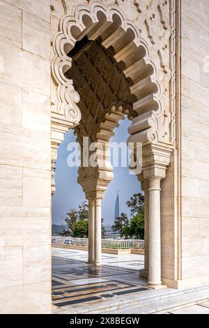 Rabat, Marokko - 23. März 2024: Das Mausoleum von Mohammed V. ist ein historisches Gebäude auf der gegenüberliegenden Seite des Hassan-Turms auf dem Yacoub A Stockfoto