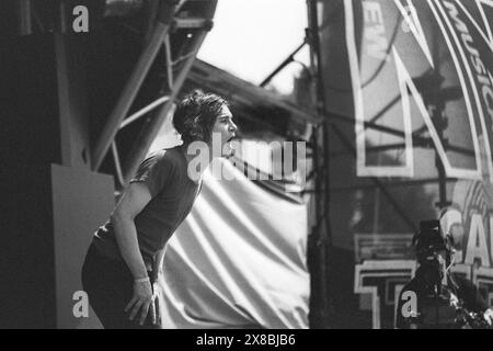 PATRICK DUFF, STRANGELOVE, GLASTONBURY 95: Patrick Duff von der Band Strangelove spielt die NME Second Stage beim Glastonbury Festival, Pilton Farm, Somerset, England, 25. Juni 1995. 1995 feierte das Festival sein 25-jähriges Bestehen. Foto: ROB WATKINS. INFO: Strangelove war eine britische Alternative-Rock-Band, die 1991 in Bristol gegründet wurde. Bekannt für ihren intensiven, melancholischen Sound und die eindrucksvollen Texte von Frontmann Patrick Duff, erlangten sie eine engagierte Anhängerschaft mit Alben wie Love and Other Demons, bevor sie sich 1998 auflösten. Stockfoto