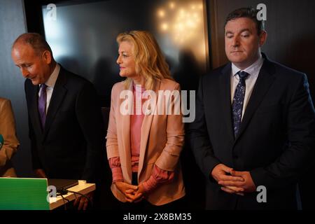 (Von links nach rechts) Fianna Fail Leader und Tanaiste Micheal Martin, Cynthia Ni Mhurchu und Niall Blaney beim Start der Fianna Fail Europawahlen im Radisson Blu Royal Hotel in Dublin. Bilddatum: Freitag, 24. Mai 2024. Stockfoto