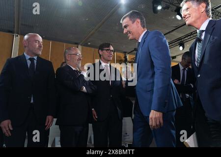 Pedro Sánchez nimmt an der Konferenz "Cercle d'Economia" in Barcelona Teil, wo er Salvador Illas Sieg bei den vergangenen katalanischen Wahlen verteidigte und sich für die Stabilität einsetzt, die sich daraus ergeben wird. Pedro Sánchez asiste a la conferencia del "Cercle d'Economia" en Barcelona, donde defendió la victoria de Salvador Illa en las pasadas elecciones catalanas, abogando por la estabilidad que resultará de ello. Auf dem Bild: SALVADOR ILLA, PEDRO SANCHEZ, Nachrichten Politik - Barcelona, Spanien Freitag, 24. Mai, 2024 (Foto: Eric Renom/LaPresse) Pedro Snchez nimmt an der Stockfoto