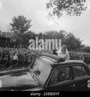 Aktuell 37- 1959: Brautschleier im Rampenlicht. Am Samstag, den 22. August, hieß die Welt Søgne. Dann war Anne Marie Rasmussen mit Steven C. Rockefeller in Anwesenheit der gesamten Weltpresse verheiratet. Foto: Aage Storløkken und Sverre A. Børretzen / aktuell / NTB ***Foto ist nicht bildverarbeitet*** dieser Bildtext wird automatisch übersetzt Stockfoto