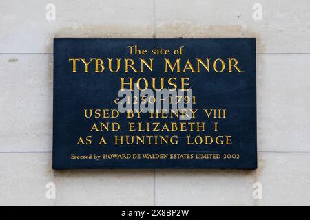 London, Großbritannien - 18. März 2024: Eine Gedenktafel an der Marylebone High Street in London, die den ehemaligen Standort des Tyburn Manor House markiert, der von Henry VIII. Und Eliz genutzt wurde Stockfoto