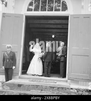 Aktuell 37- 1959: Brautschleier im Rampenlicht. Am Samstag, den 22. August, hieß die Welt Søgne. Dann war Anne Marie Rasmussen mit Steven C. Rockefeller in Anwesenheit der gesamten Weltpresse verheiratet. Foto: Aage Storløkken und Sverre A. Børretzen / aktuell / NTB ***Foto ist nicht bildverarbeitet*** dieser Bildtext wird automatisch übersetzt Stockfoto