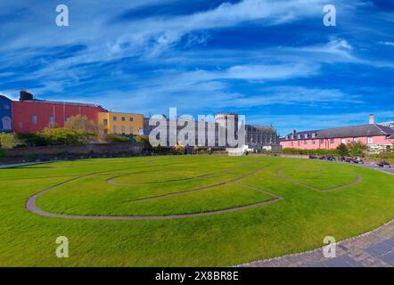 Die Dubh Linn Gardens mit dem Record Tower, der Chapel Royal und anderen Gebäuden in Dublin Castle, Irland Stockfoto