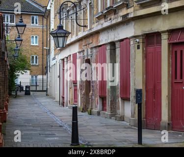 Die alte und abgenutzte Fassade der Wiltons Music Hall - einer der letzten erhaltenen Musikhallen, die sich in der Graces Alley in East London, Großbritannien, befindet. Stockfoto