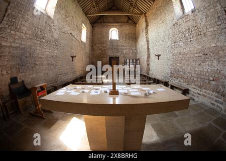 St. Peter's Chapel, Bradwell on Sea, Essex UK. Die Kapelle St. Peter an der Mauer. Eine christliche Kirche aus den Jahren 600-602. Stockfoto