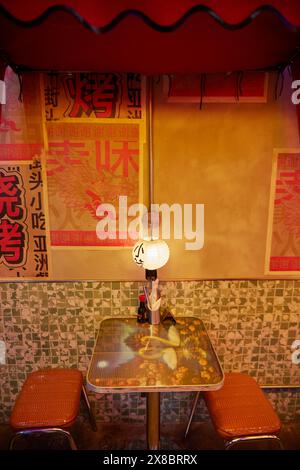 Innenraum des Restaurants Yatai Yatoi im chinesischen Viertel Buenos Aires Chinatown (Spanisch: Barrio Chino), Belgrano, Buenos Aires, Argentinien. Stockfoto