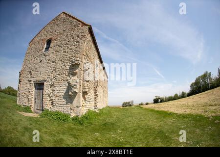 St. Peter's Chapel, Bradwell on Sea, Essex UK. Die Kapelle St. Peter an der Mauer. Eine christliche Kirche aus den Jahren 600-602. Stockfoto