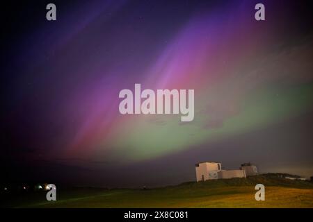 Die große Auroralausstellung vom 10. Mai 2024 über dem Blyth Battery war Museum in Blyth, Northumberland, Großbritannien Stockfoto