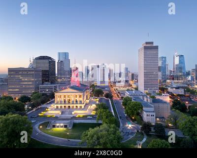 Skyline von Nashville, Tennessee, USA mit der Hauptstadt des Bundesstaates in der Dämmerung Stockfoto