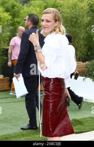 24. Mai 2024, Cannes, Cote D'azur, Frankreich: CELINE SALLETTE posiert während des „Niki“-Fotoaufrufs beim 77. Jährlichen Filmfestival von Cannes im Palais des Festivals in Cannes (Foto: © Mickael Chavet/ZUMA Press Wire) NUR ZUR REDAKTIONELLEN VERWENDUNG! Nicht für kommerzielle ZWECKE! Stockfoto