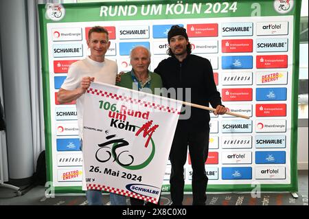 Köln, Deutschland. Mai 2024. Der Radfahrer Andre Greipel, der ehemalige Veranstalter Artur Tabat und der Radfahrer Rick Zabel, l-r, auf der Pressekonferenz des Radklassikers rund um Köln, die dieses Jahr zum 106. Mal stattfindet. Quelle: Horst Galuschka/dpa/Alamy Live News Stockfoto