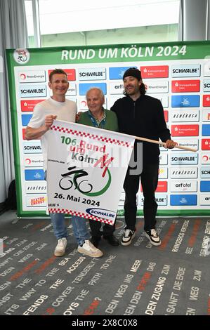 Köln, Deutschland. Mai 2024. Der Radfahrer Andre Greipel, der ehemalige Veranstalter Artur Tabat und der Radfahrer Rick Zabel, l-r, auf der Pressekonferenz des Radklassikers rund um Köln, die dieses Jahr zum 106. Mal stattfindet. Quelle: Horst Galuschka/dpa/Alamy Live News Stockfoto