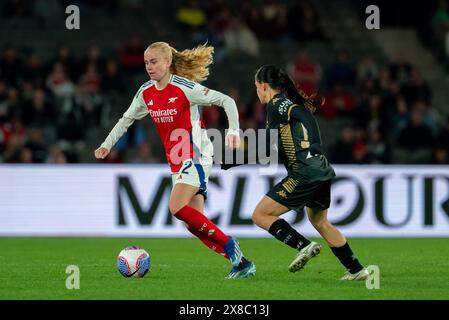 Melbourne, Australien. Mai 2024. Melbourne, Australien, 24. Mai 2024: Kathrine Kuhl (22 Arsenal) dribbelt mit dem Ball während des Freundschaftsspiels der Global Football Week zwischen den A-League Women All-Stars und Arsenal im Marvel Stadium in Melbourne, Australien. (NOE Llamas/SPP) Credit: SPP Sport Press Photo. /Alamy Live News Stockfoto