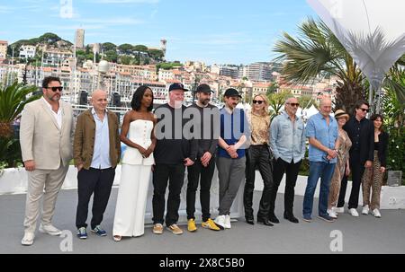 Denis Ménochet, Rolando Ravello, Nikki Amuka-Bird, Guy Maddin, Galen Johnson, Evan Johnson, Cate Blanchett (in Louis Vuitton), Roy Dupuis, Charles Dance, Liz Jarvis, Philipp Kreuzer, Fritzi Adelman Photocall des Films „Gerüchte“ 77. Filmfestival von Cannes 19. Mai 2024 Credit:Jacky Godard/Photo12 Stockfoto
