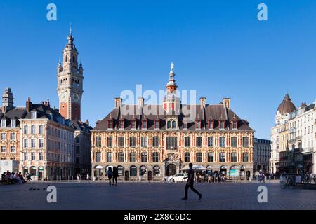 Lille, Frankreich - 22. Juni 2020: Die Vieille Bourse (alte Börse) ist das ehemalige Gebäude der Industrie- und Handelskammer von Lille. Es ist Loca Stockfoto