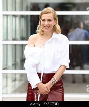 24. Mai 2024, Cannes, Frankreich: CELINE SALLETTE posiert während des Fotoaufrufs „Niki“ beim 77. Jährlichen Filmfestival von Cannes im Palais des Festivals in Cannes (Foto: © Mickael Chavet/ZUMA Press Wire) NUR REDAKTIONELLE VERWENDUNG! Nicht für kommerzielle ZWECKE! Stockfoto