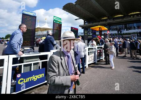 Eine allgemeine Ansicht des Buchmachers steht am ersten Tag des Maifestivals auf der Goodwood Racecourse in Chichester. Bilddatum: Freitag, 24. Mai 2024. Stockfoto