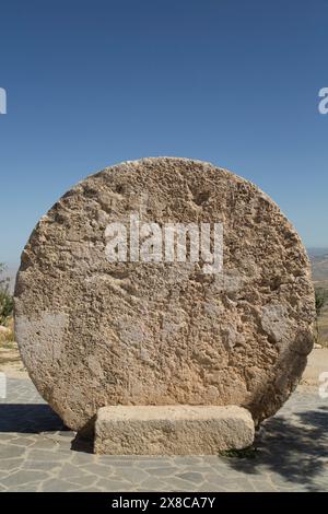 Abu Badd (ein rollender Stein verwendet, um eine Tür zu befestigen), Mt Nebo, Jordanien Stockfoto