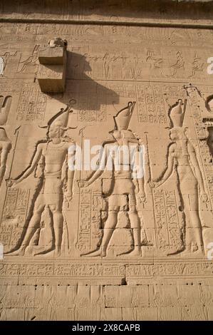 Äußeren Reliefs, Tempel der Hathor, Dendera, Ägypten Stockfoto