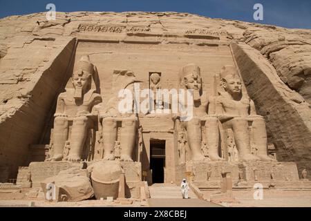 Kolosse von Ramses II., Sonne-Bügel, Abu Simbel, Ägypten Stockfoto