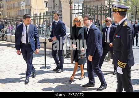 Marseille, Frankreich. Mai 2024. Brigitte Macron, First Lady von Frankreich, begleitet von Benoit Payan Bürgermeister von Marseille, während der Beerdigung. Die Beerdigung von Jean-Claude Gaudin, ehemaliger Bürgermeister von Marseille seit einem Vierteljahrhundert, wurde am Donnerstag, dem 23. Mai, in Marseille begangen. Viele Persönlichkeiten, vor allem Politiker, kamen, um ihm Tribut zu zollen. Quelle: SOPA Images Limited/Alamy Live News Stockfoto