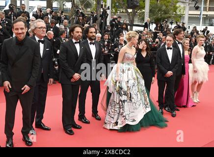 Filmbesetzung "The Apprentice": Daniel Bekerman, Martin Donovan, Sebastian Stan, Ali Abbasi, Maria Bakalova (in Dolce & Gabbana), Amy Bär, Gabriel Sherman, Louis Tisné, Ruth Treacy, Julianne Forde „The Apprentice“ Filmfestival Cannes Screening 77. Filmfestival von Cannes 20. Mai 2024 Credit:Jacky Godard/Photo12 Stockfoto