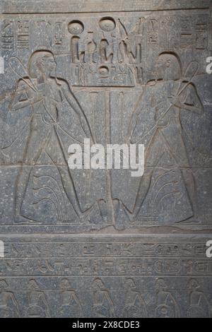 BAS-Relief, Doppelbild von Ramses II, Luxor Tempel, Luxor, Ägypten Stockfoto