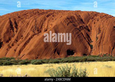 Am Abend Blick auf Uluru, in der uluṟu-Kata Tjuṯa National Park, Northern Territory, Australien Stockfoto