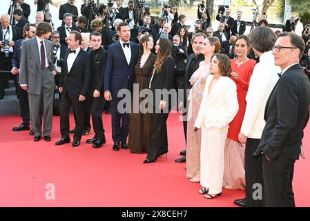 Filmcrew "Le Comte de Monte-Cristo": Bastien Bouillon, Patrick Mille, Julien de Saint-Jean, Laurent Lafitte, Anamaria Vartolmei, Anais Demoustier (in Hedi Slimane), Matthieu Delaporte, Adèle Simphal, Marie Narbonne, Julie de Bona (in Rochas Paris), Dimitri Rassam, Alexandre de La Patellière „Le Comte de Monte-Cristo“ („Graf von Monte-Cristo“) Cannes Film Festival Screening 77. Cannes Film Festival 22. Mai 2024 Credit:Jacky Godard/Photo12 Stockfoto